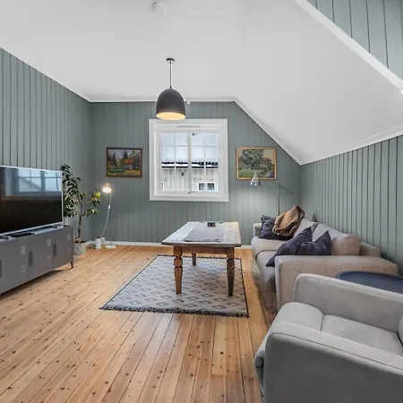 Sentral I Klassisk Hus! Apartment *