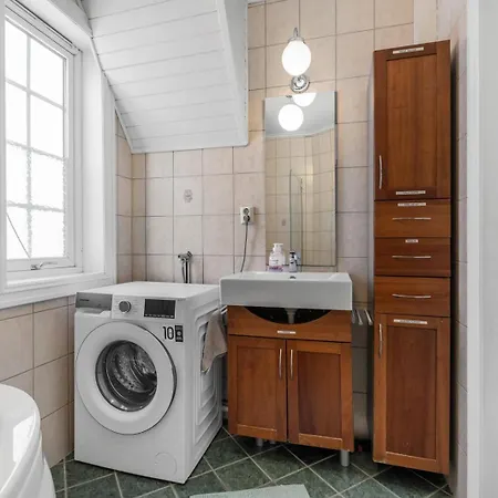 Sentral I Klassisk Hus! Apartman